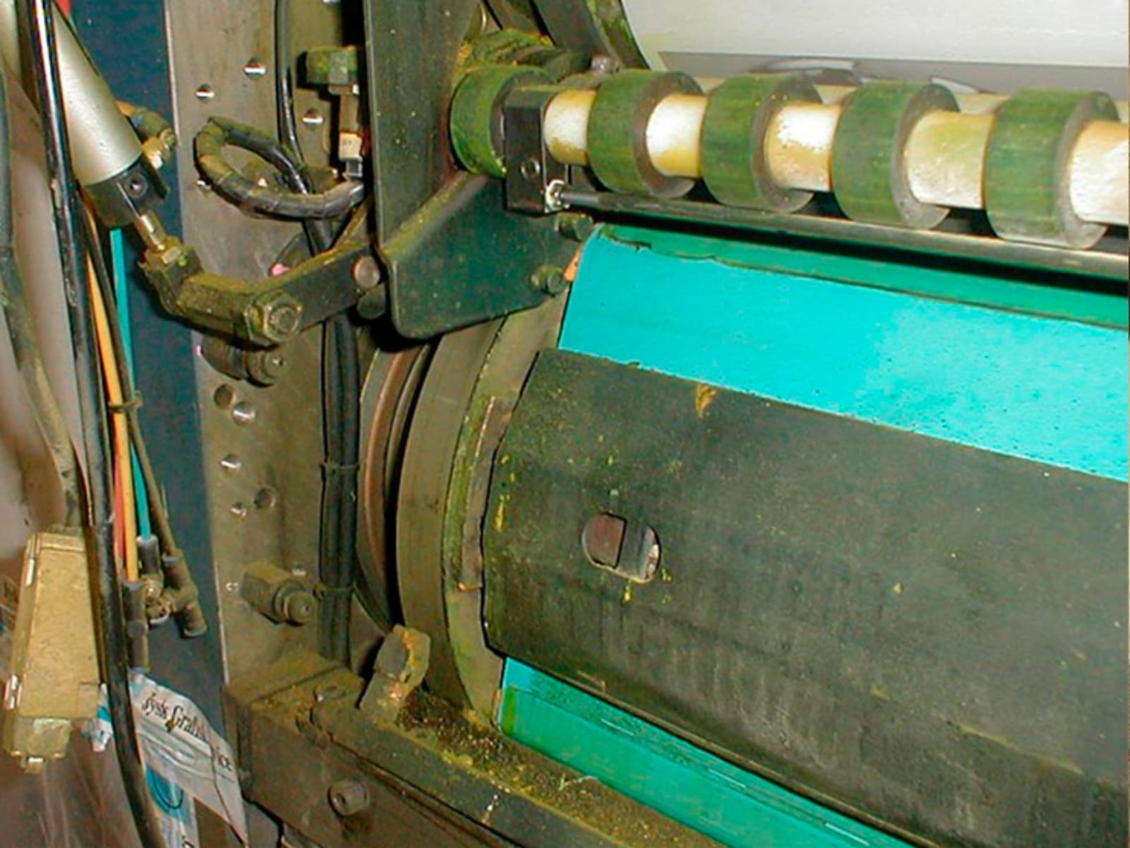 Production roller assembly before dry ice blasting