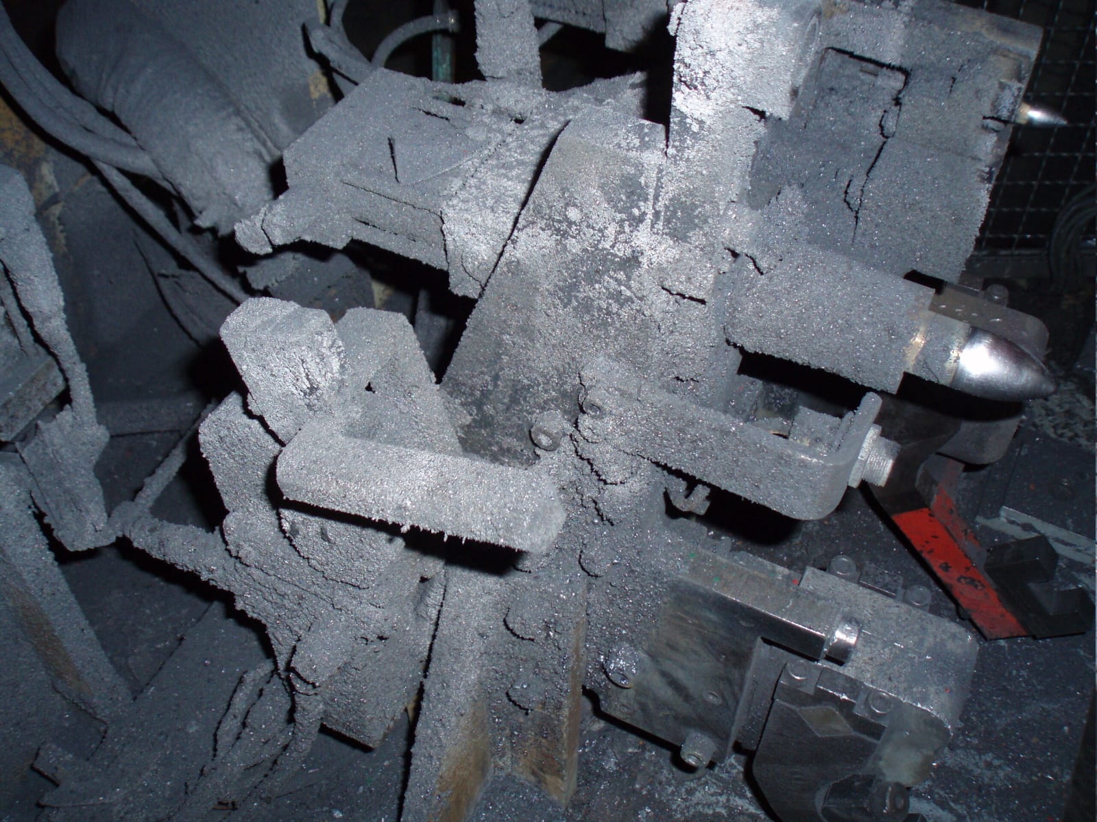Welding cell fixture before and after dry-ice blasting