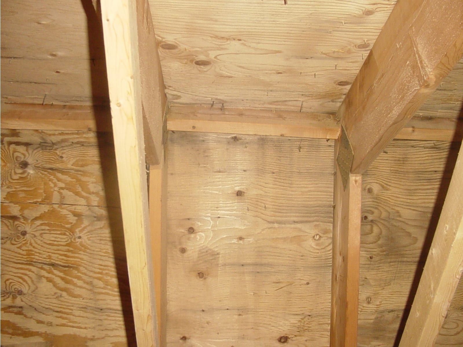 Mold remediation cleaning before and after dry-ice blasting